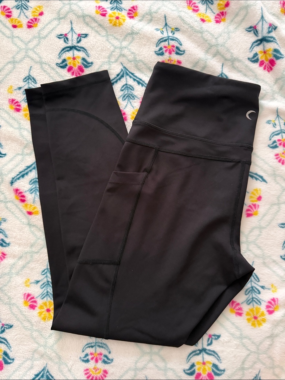 High-Waist Black Capris with Side Pocket by Unknown Brand